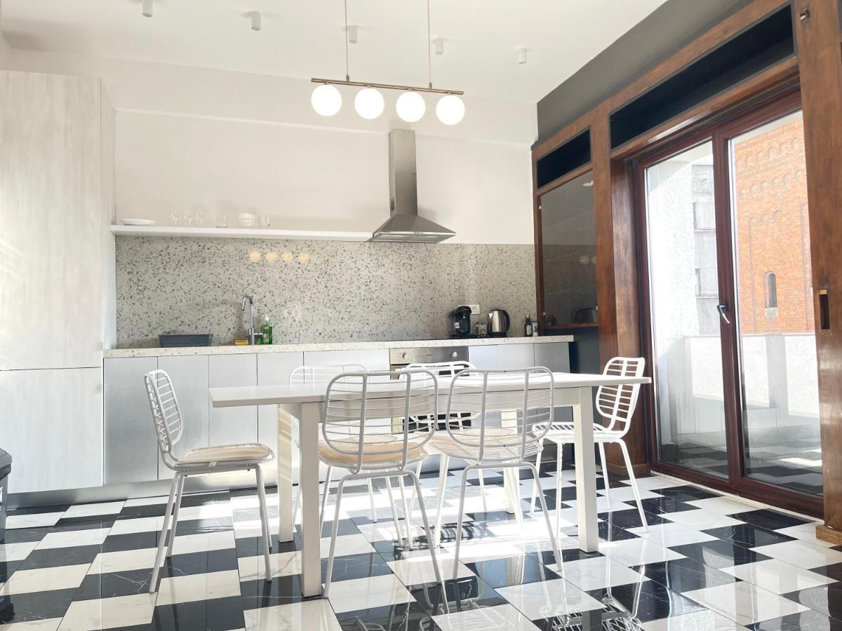 Elegant Two Bedrooms Apartment ブカレスト エクステリア 写真
