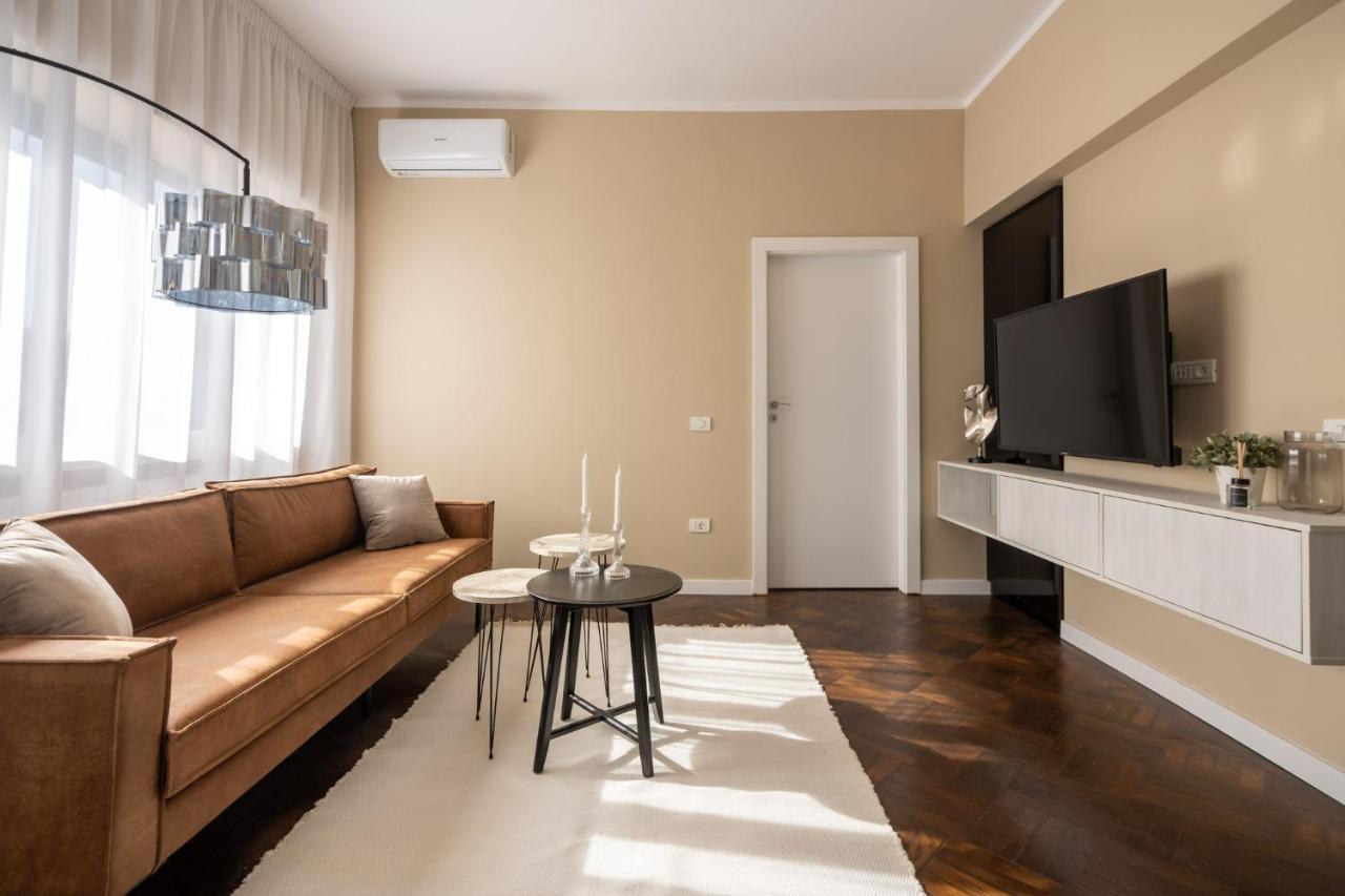Elegant Two Bedrooms Apartment ブカレスト エクステリア 写真