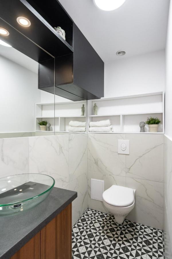 Elegant Two Bedrooms Apartment ブカレスト エクステリア 写真