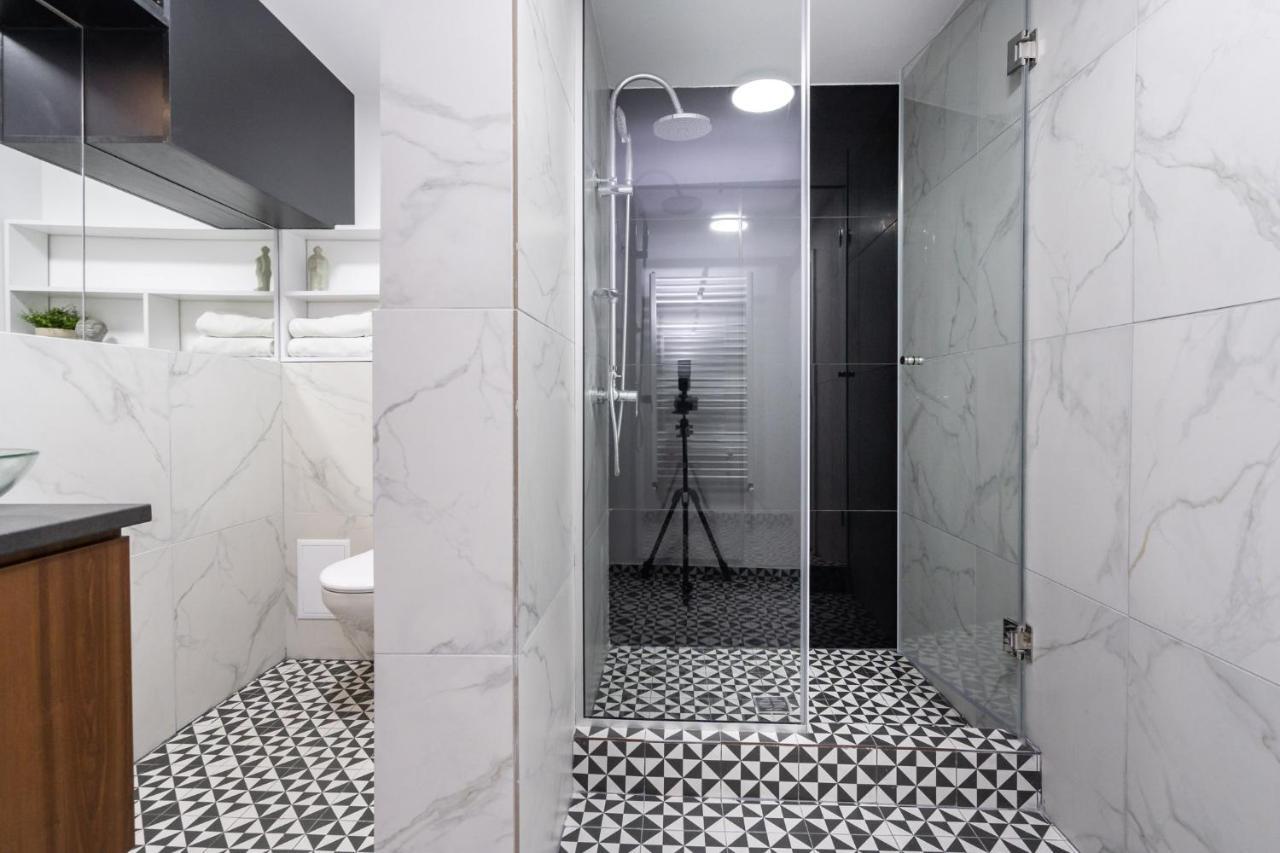 Elegant Two Bedrooms Apartment ブカレスト エクステリア 写真